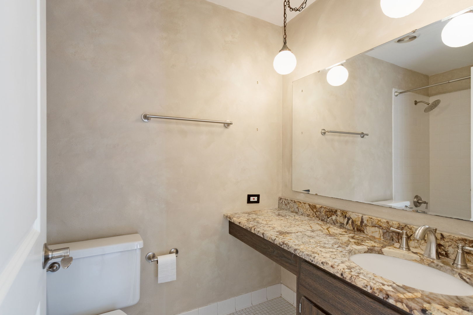 1756 Plymouth Court #B, Wheaton, IL 60189