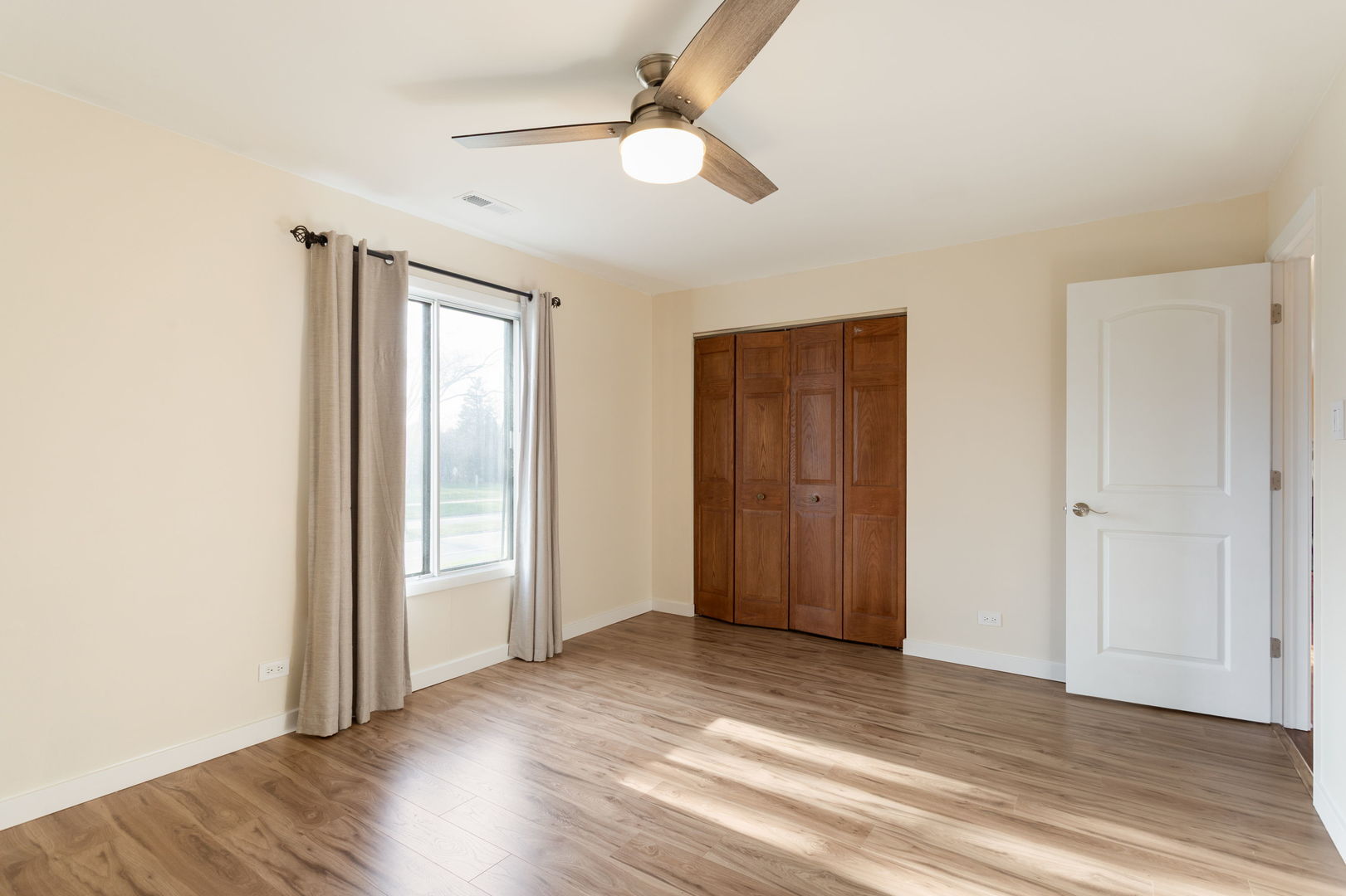 1756 Plymouth Court #B, Wheaton, IL 60189