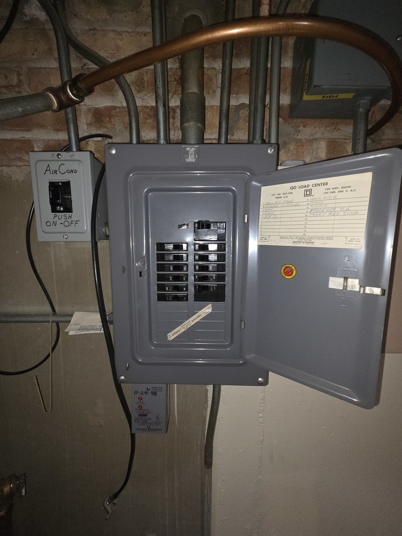 8423 N Shermer Road, Niles, IL 60714