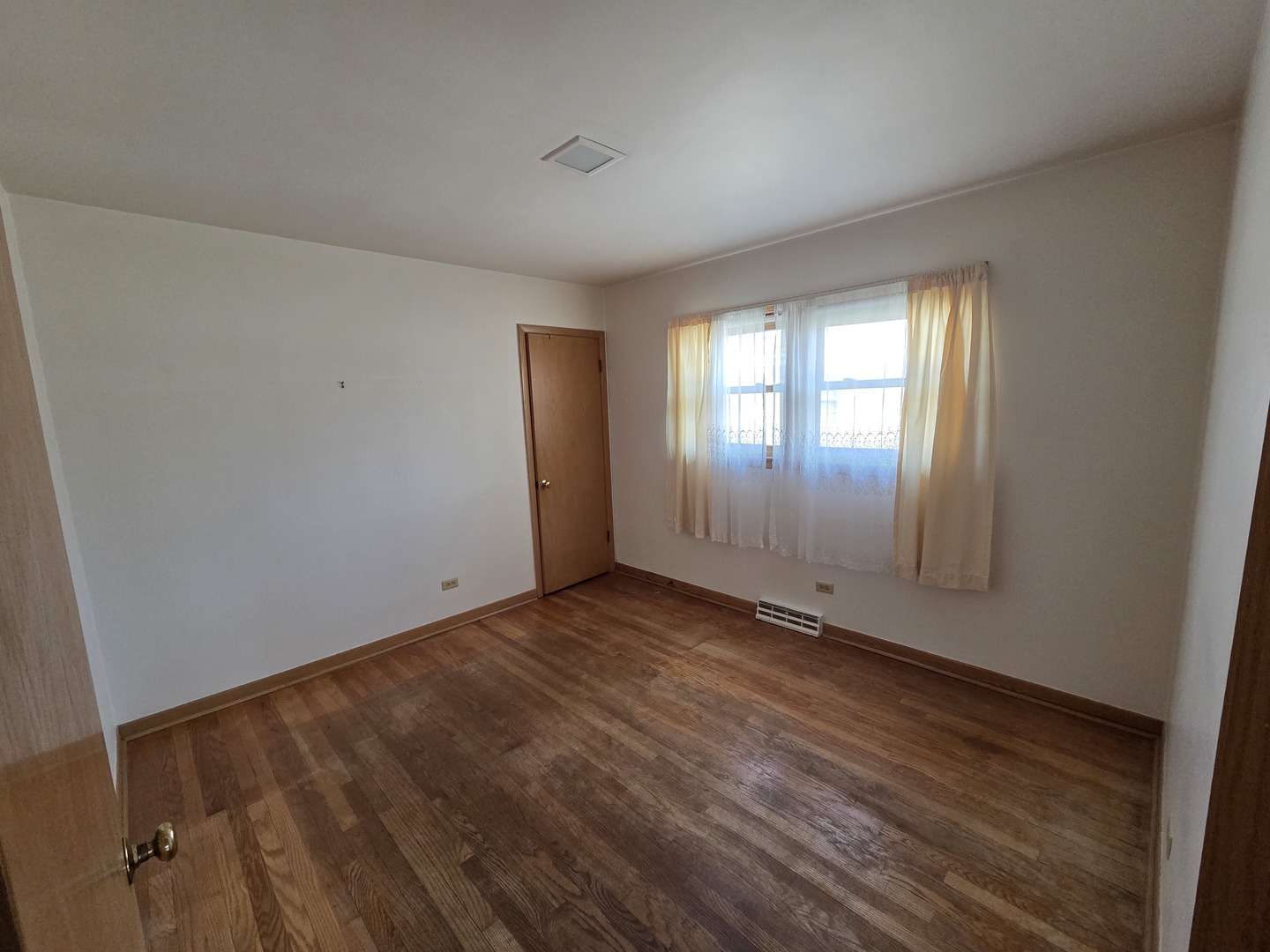 8423 N Shermer Road, Niles, IL 60714