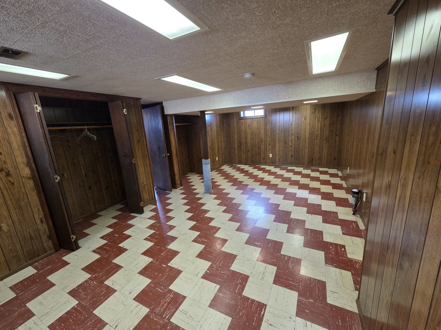 8423 N Shermer Road, Niles, IL 60714