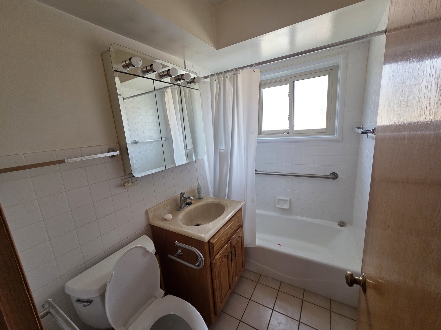 8423 N Shermer Road, Niles, IL 60714