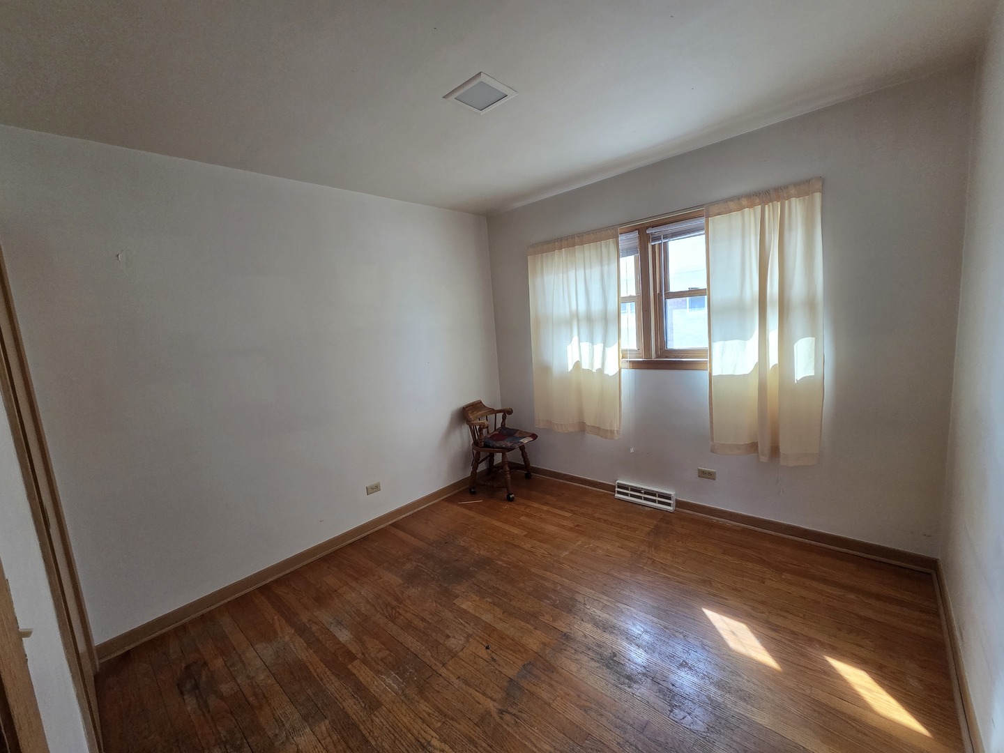 8423 N Shermer Road, Niles, IL 60714