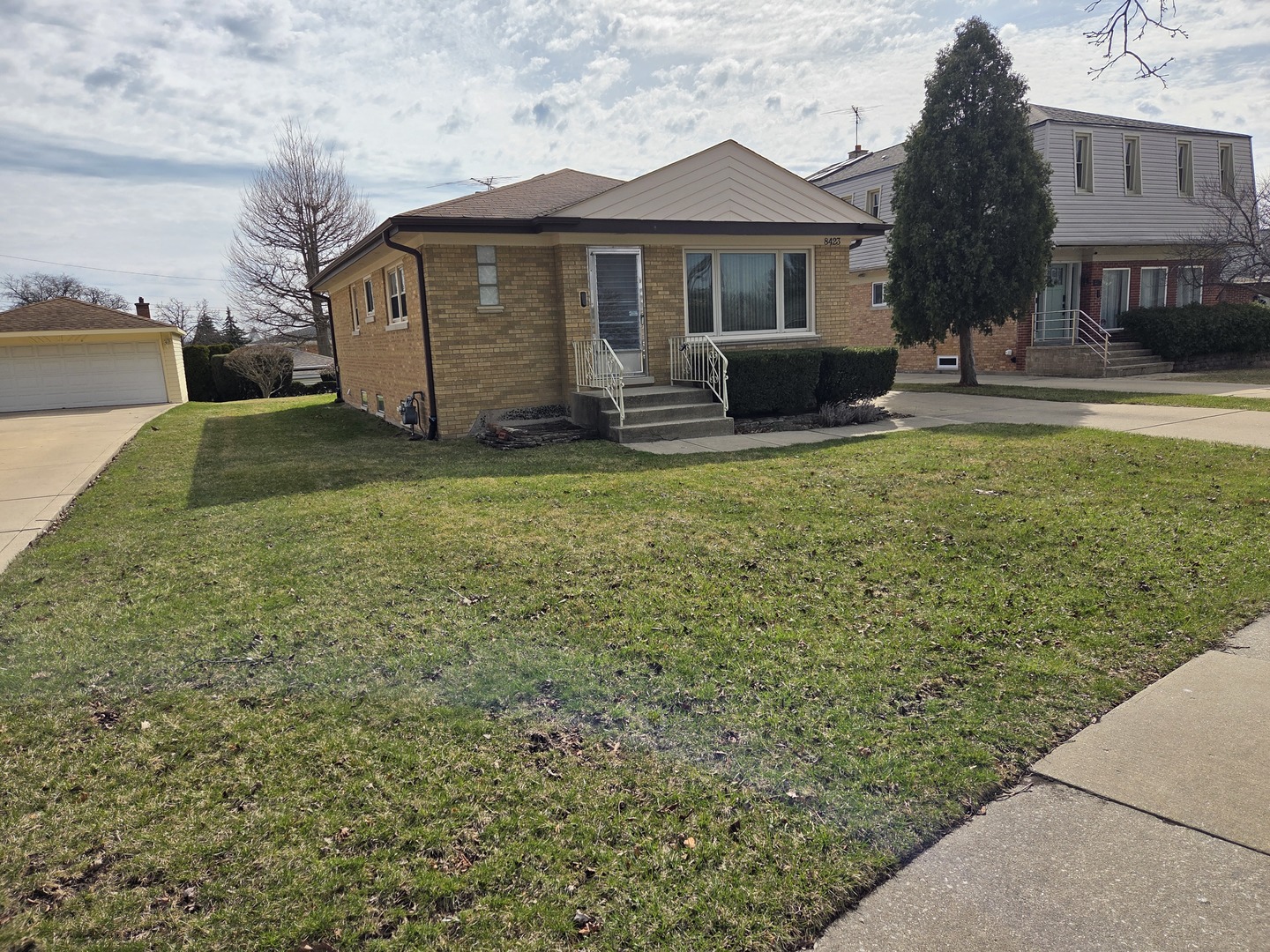 8423 N Shermer Road, Niles, IL 60714