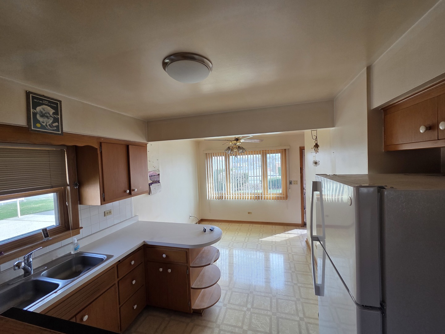 8423 N Shermer Road, Niles, IL 60714