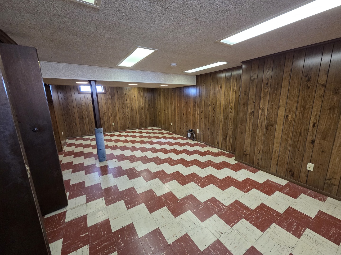 8423 N Shermer Road, Niles, IL 60714