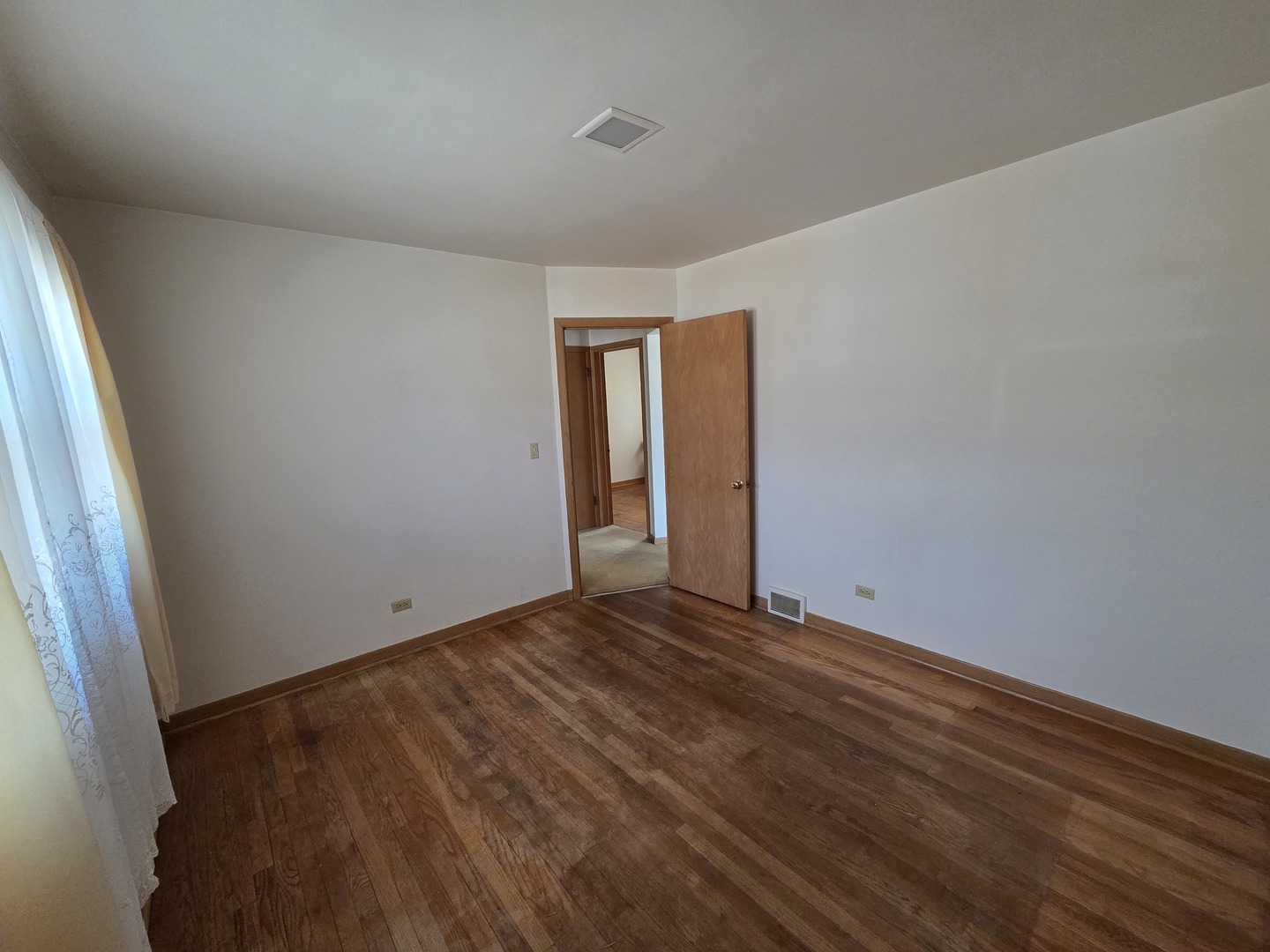 8423 N Shermer Road, Niles, IL 60714