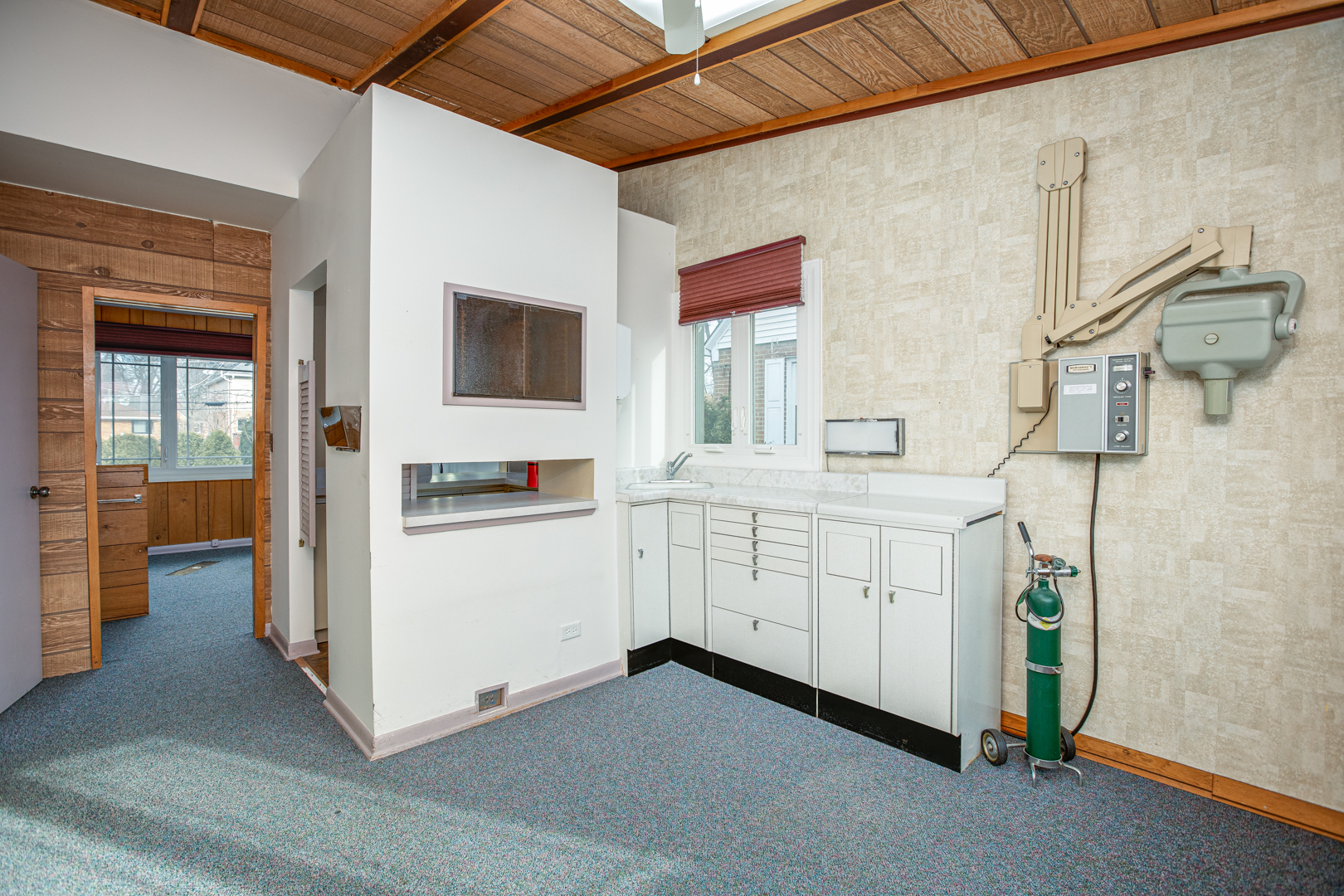 1825 E Roosevelt Road, Wheaton, IL 60187