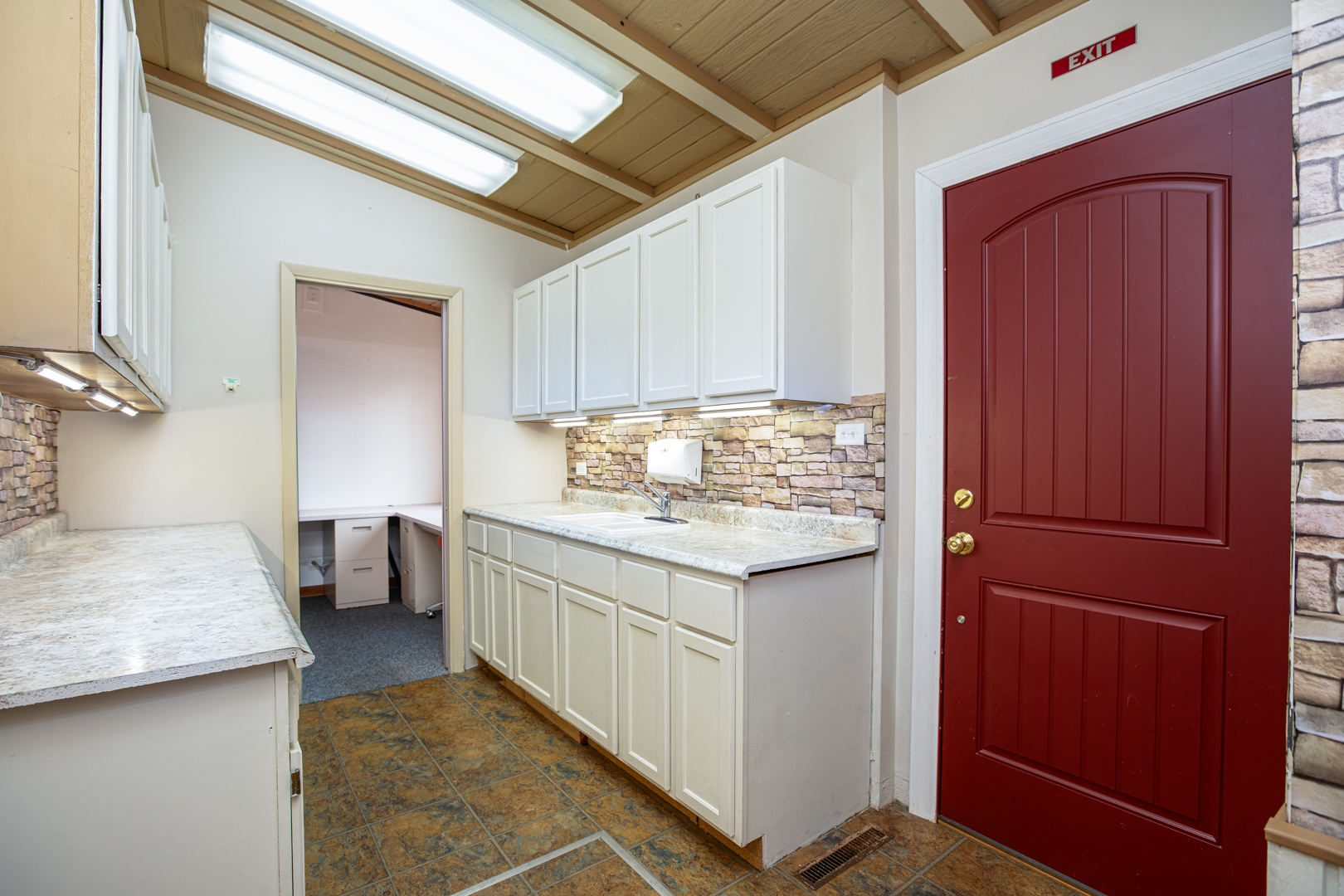 1825 E Roosevelt Road, Wheaton, IL 60187