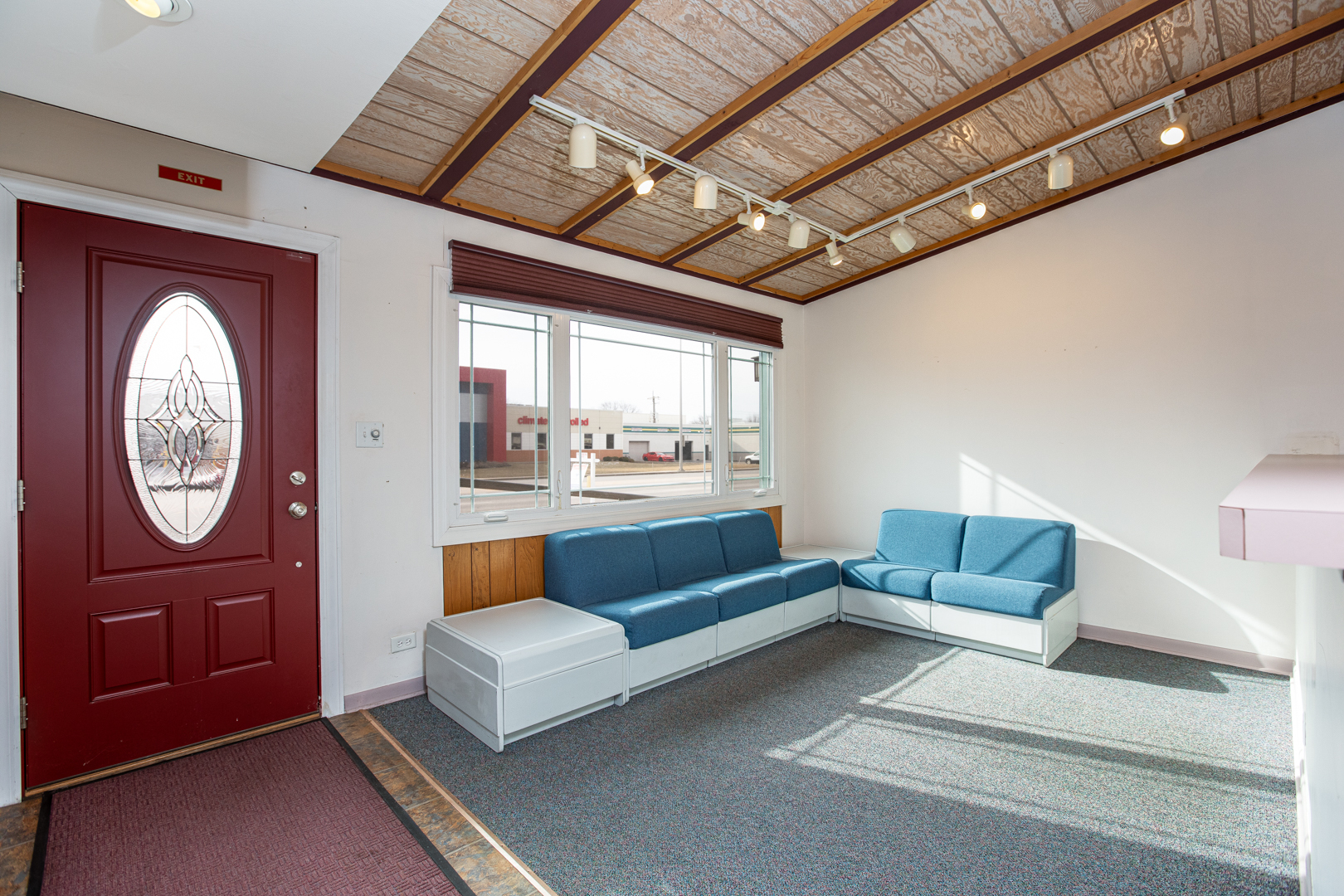 1825 E Roosevelt Road, Wheaton, IL 60187