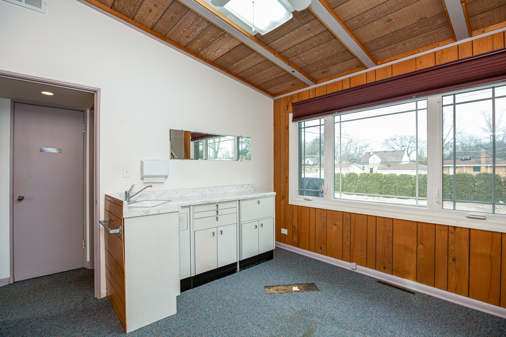 1825 E Roosevelt Road, Wheaton, IL 60187