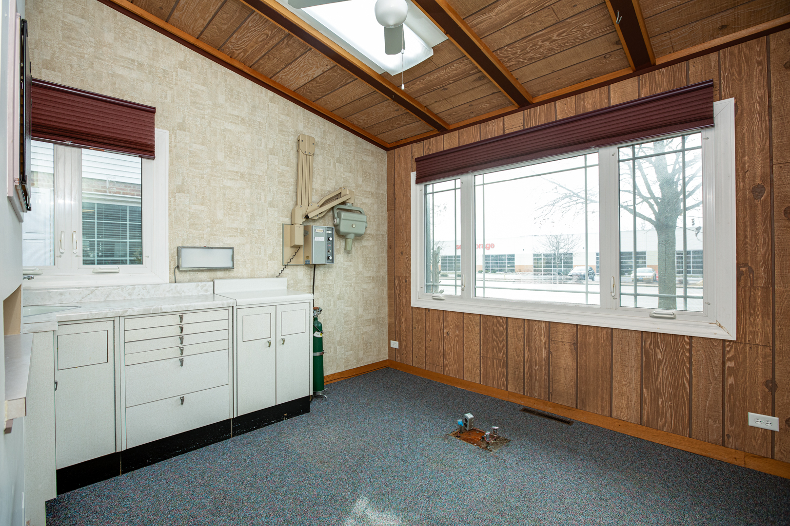 1825 E Roosevelt Road, Wheaton, IL 60187