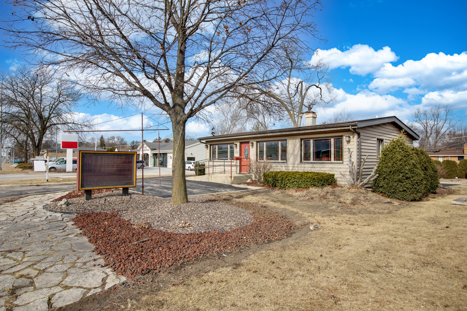 1825 E Roosevelt Road, Wheaton, IL 60187