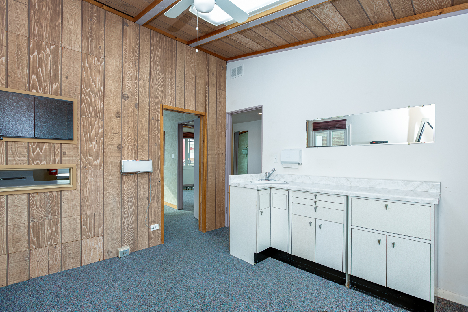 1825 E Roosevelt Road, Wheaton, IL 60187