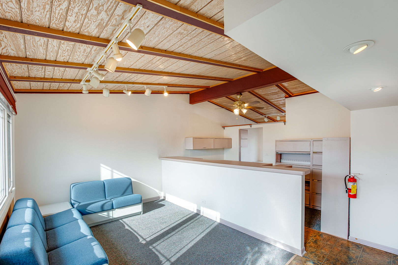 1825 E Roosevelt Road, Wheaton, IL 60187