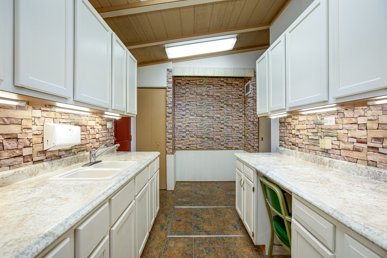 1825 E Roosevelt Road, Wheaton, IL 60187