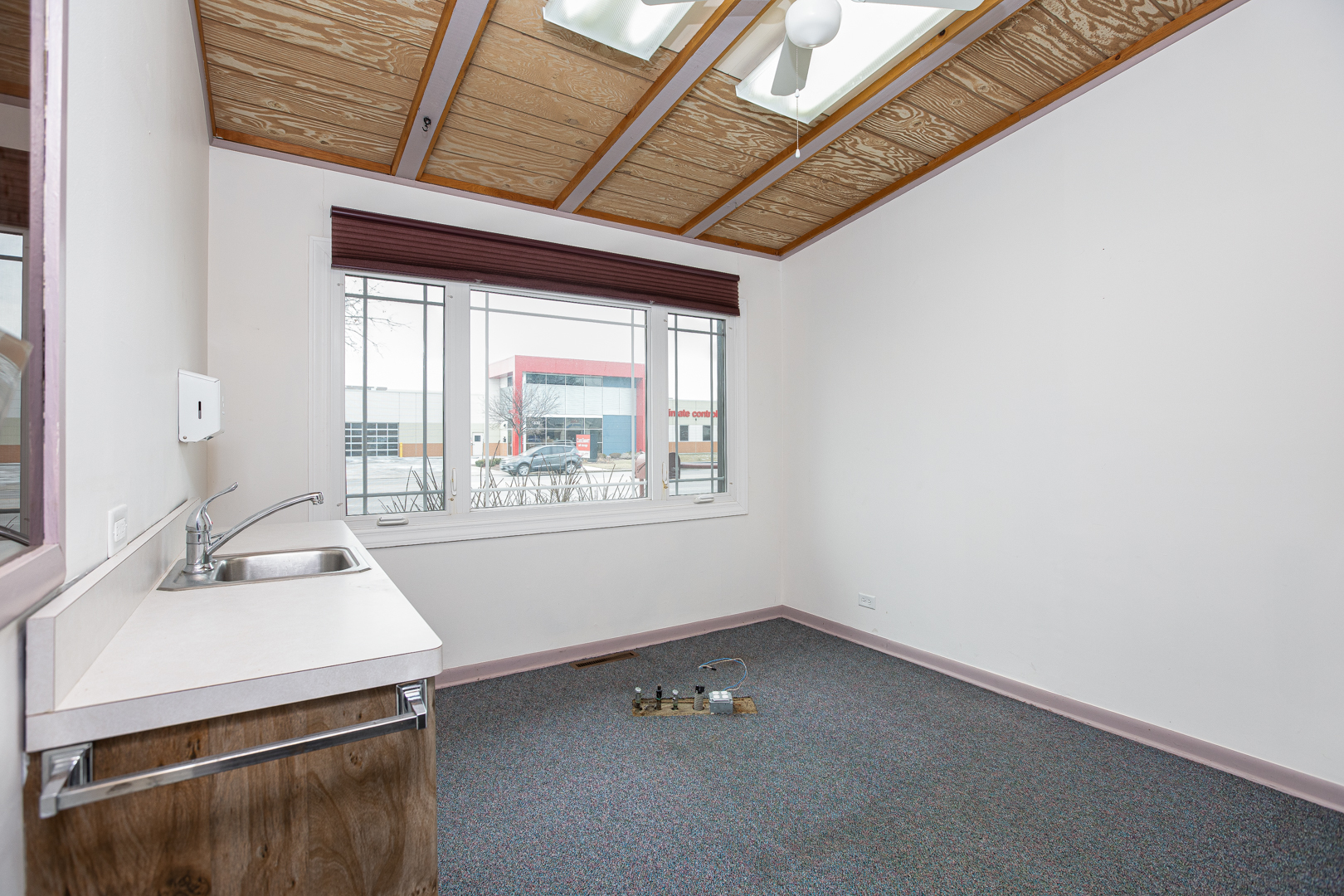 1825 E Roosevelt Road, Wheaton, IL 60187