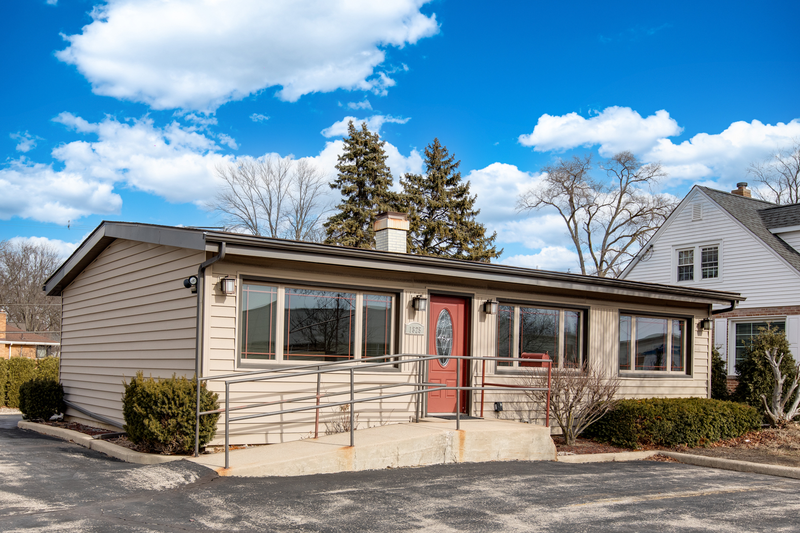 1825 E Roosevelt Road, Wheaton, IL 60187