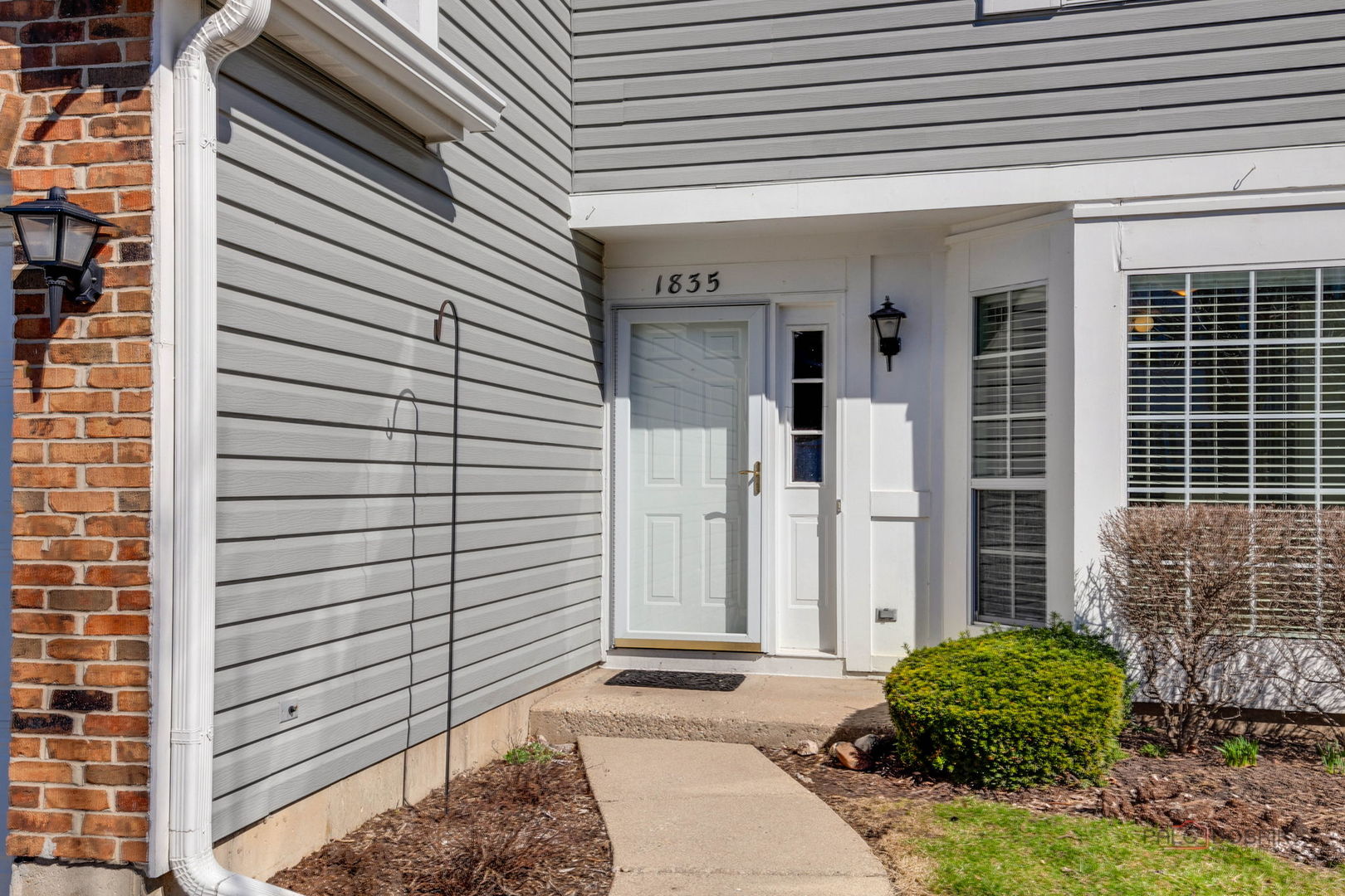 1835 Somerset Court, Gurnee, IL 60031