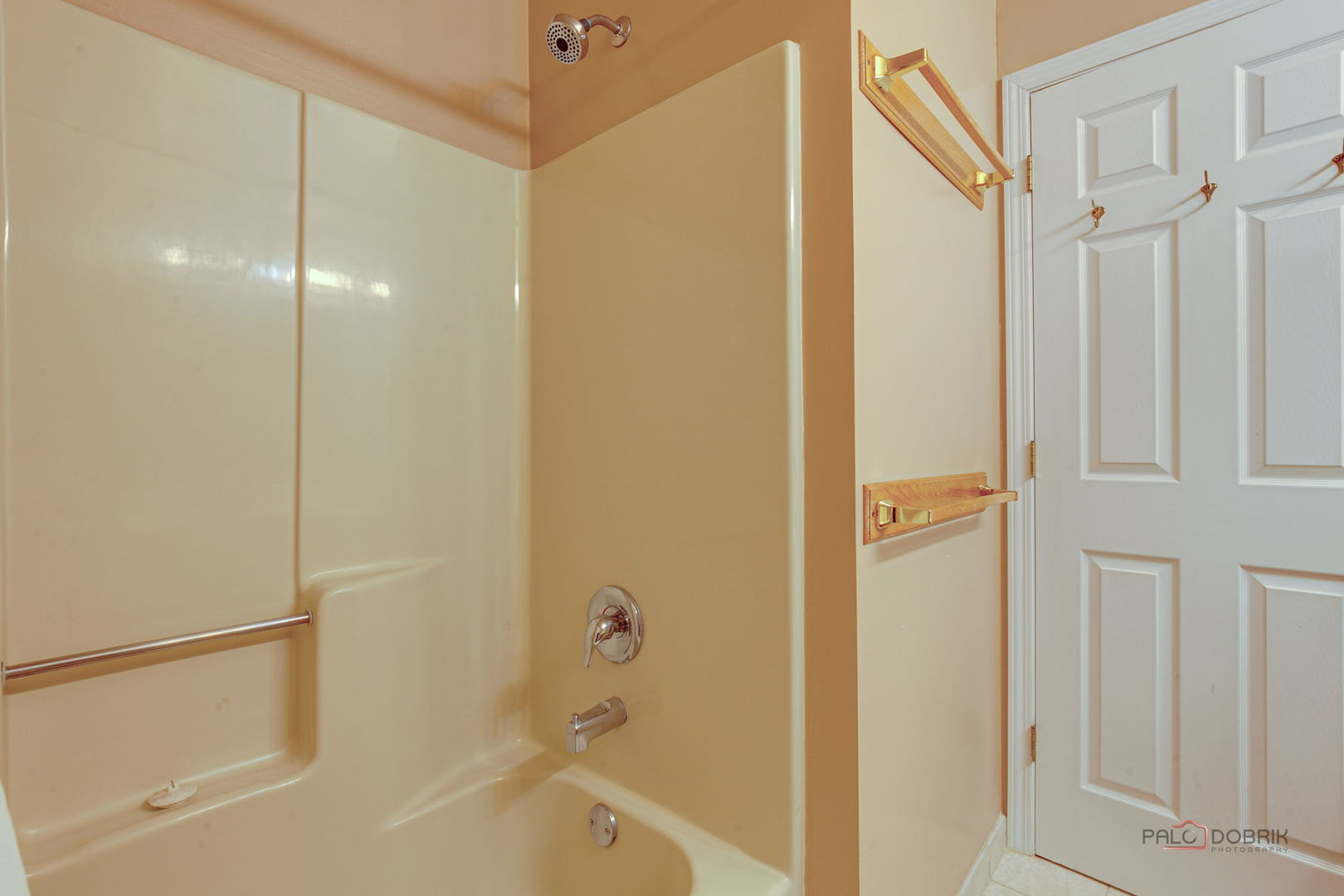 1835 Somerset Court, Gurnee, IL 60031