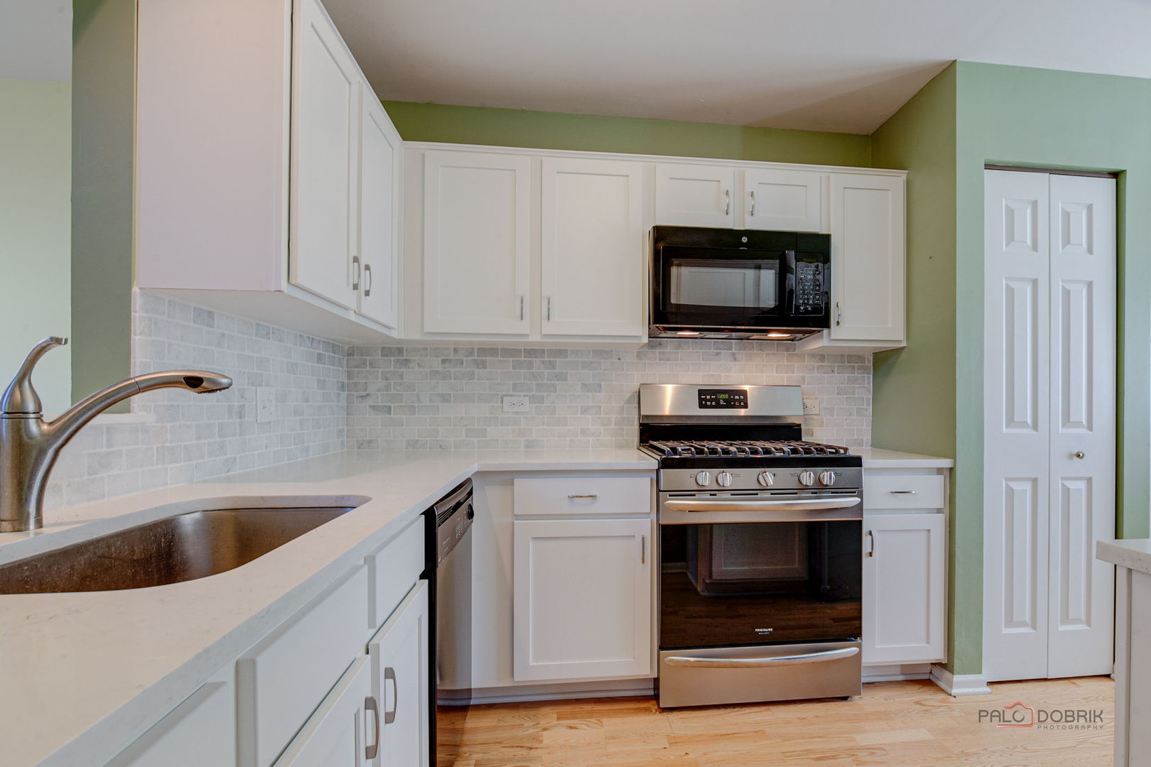 1835 Somerset Court, Gurnee, IL 60031