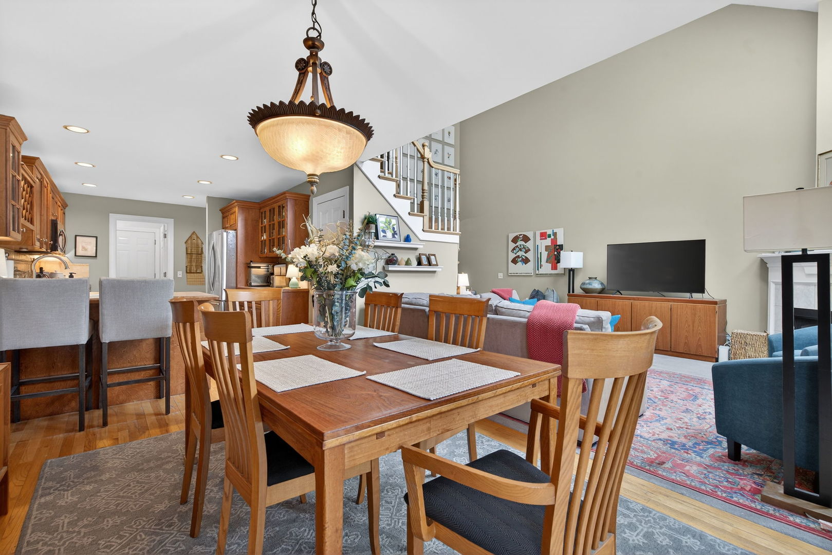 811 King Henry Lane, St. Charles, IL 60174