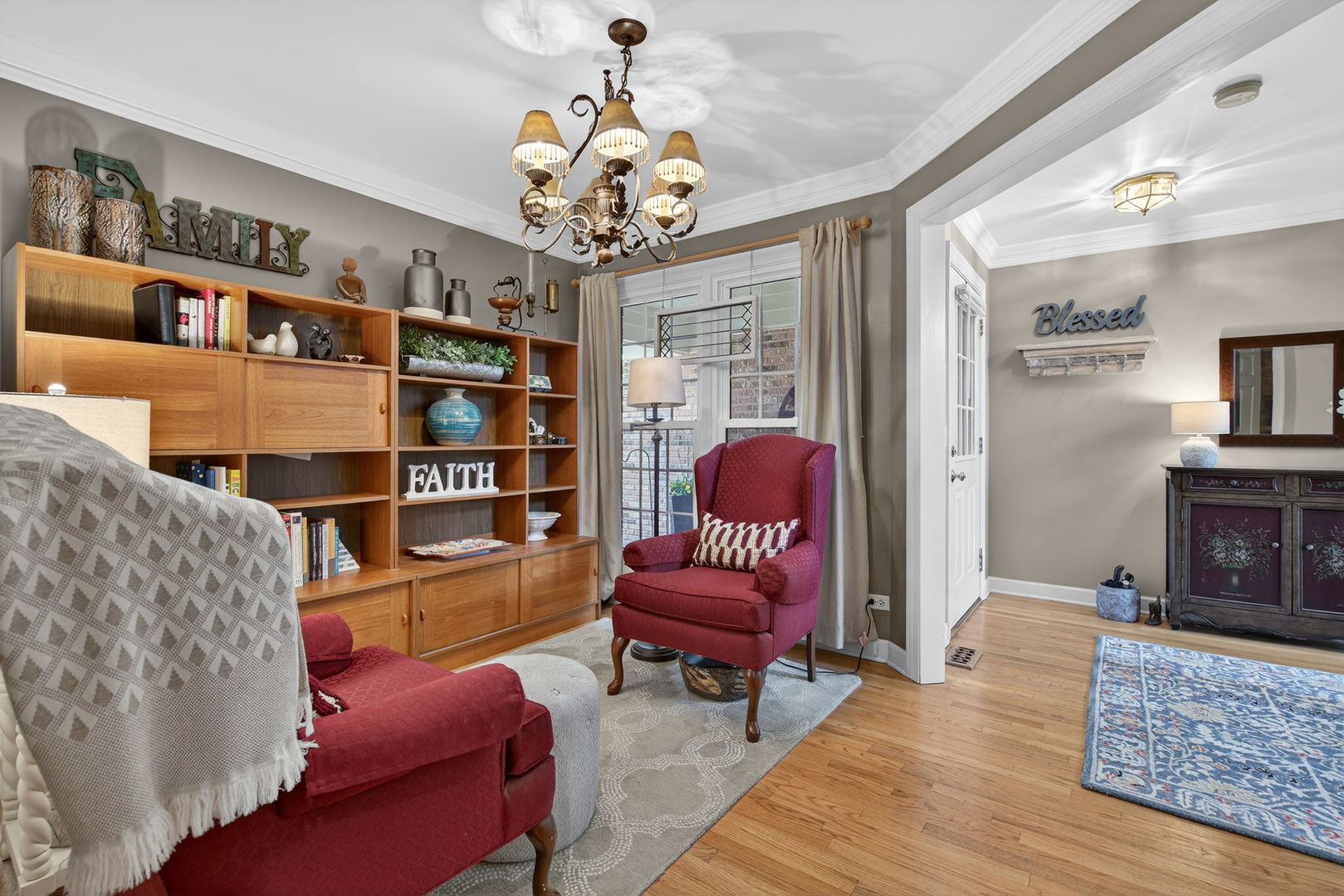 811 King Henry Lane, St. Charles, IL 60174