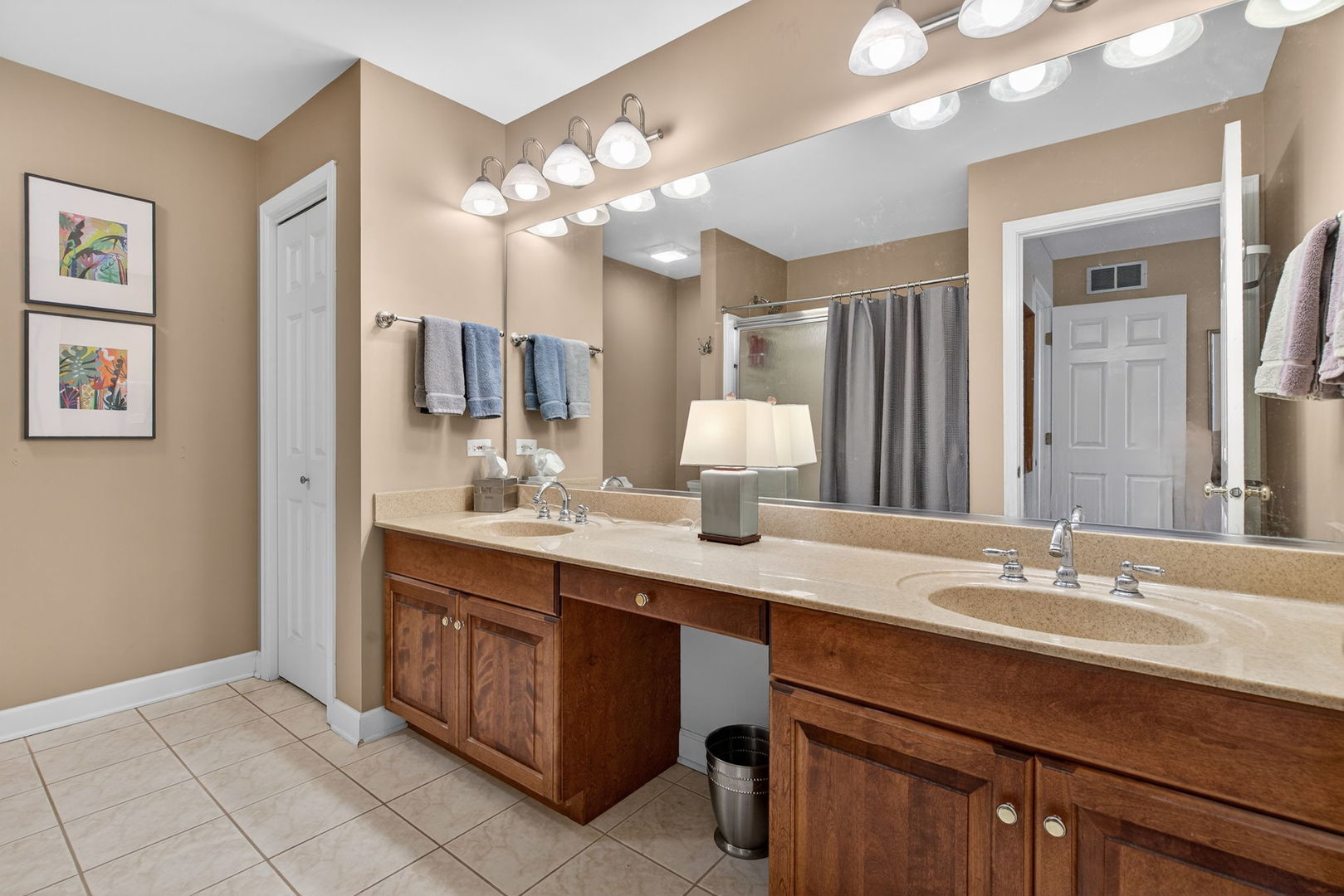 811 King Henry Lane, St. Charles, IL 60174