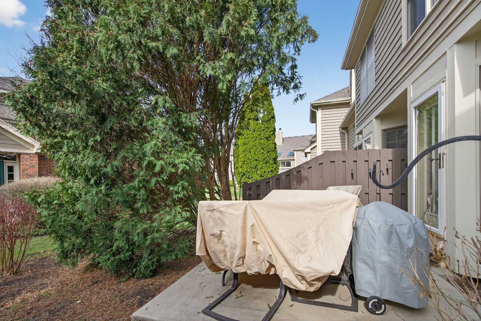 811 King Henry Lane, St. Charles, IL 60174