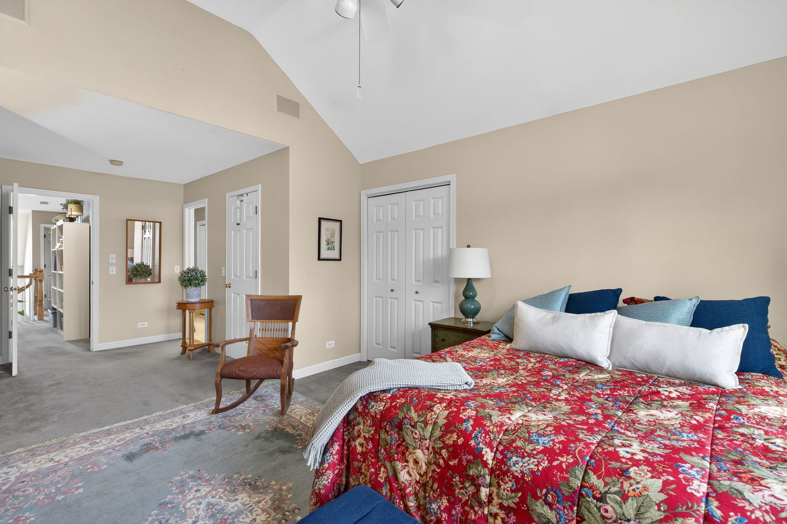 811 King Henry Lane, St. Charles, IL 60174