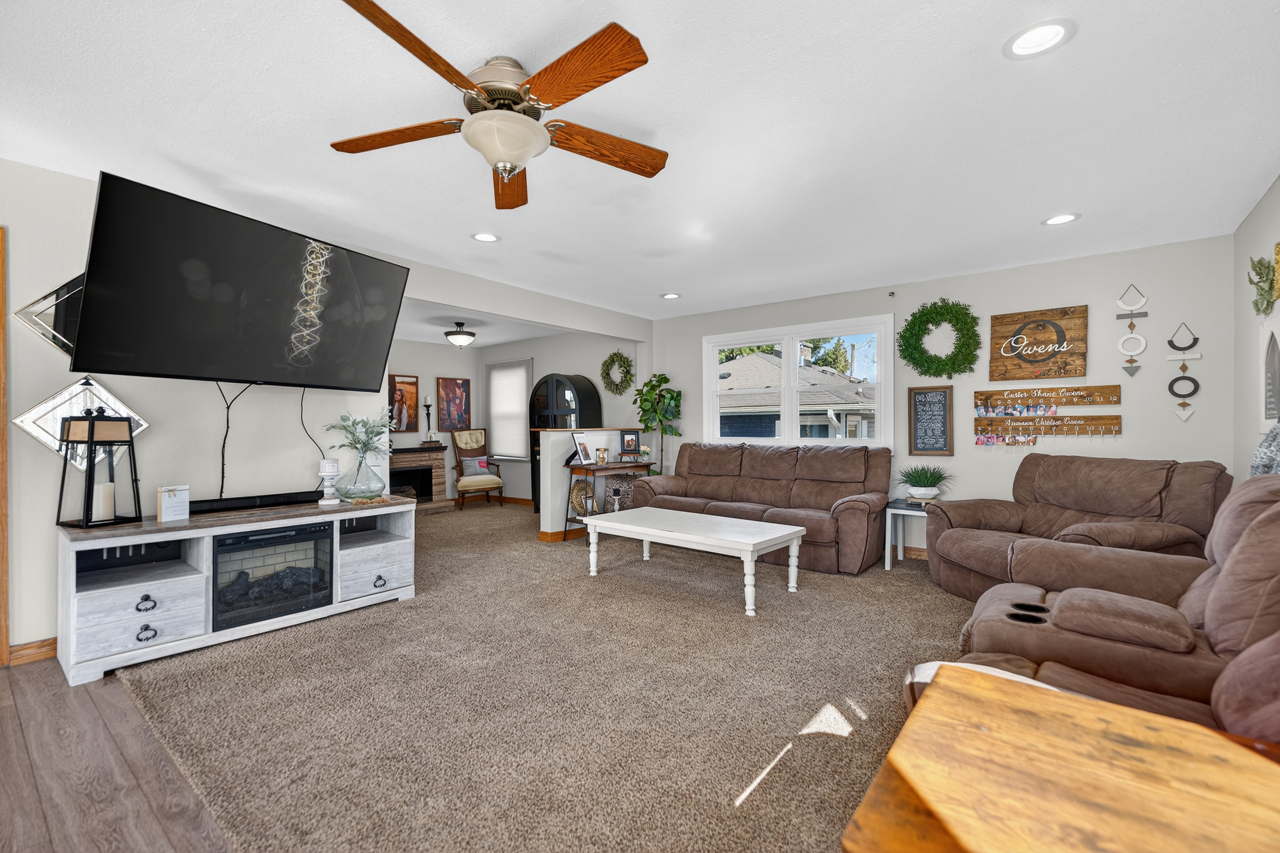 932 W 2nd Street, Byron, IL 61010