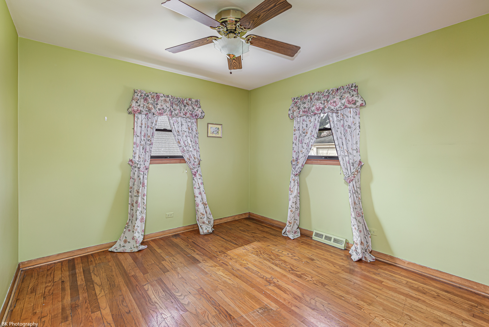 8420 S New England Avenue, Burbank, IL 60459