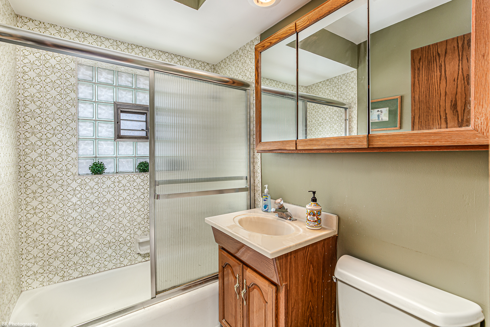 8420 S New England Avenue, Burbank, IL 60459