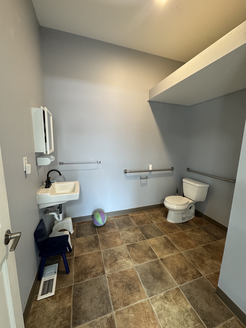 202 Northwest Highway, Fox River Grove, IL 60021