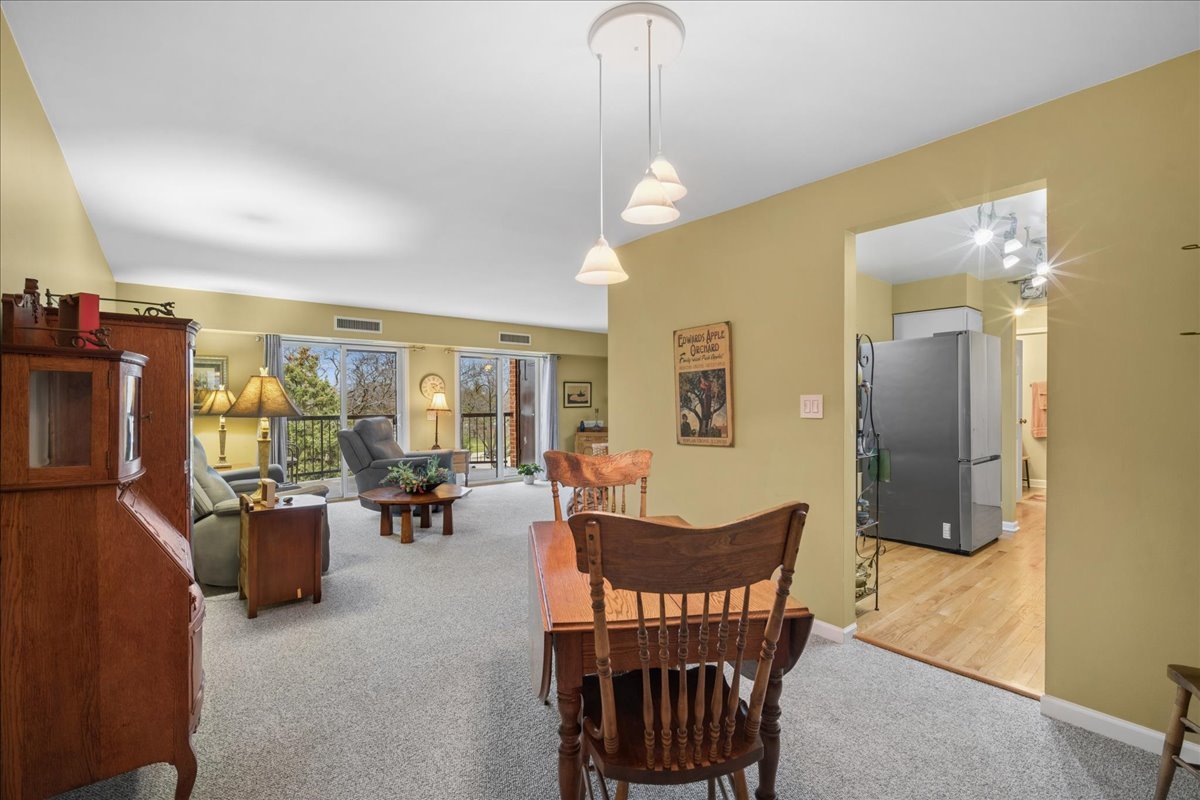 1515 E Central Road #462B, Arlington Heights, IL 60005