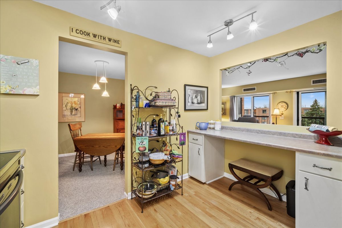 1515 E Central Road #462B, Arlington Heights, IL 60005