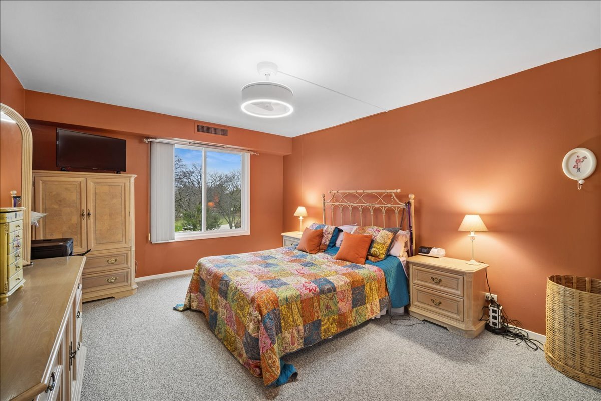 1515 E Central Road #462B, Arlington Heights, IL 60005