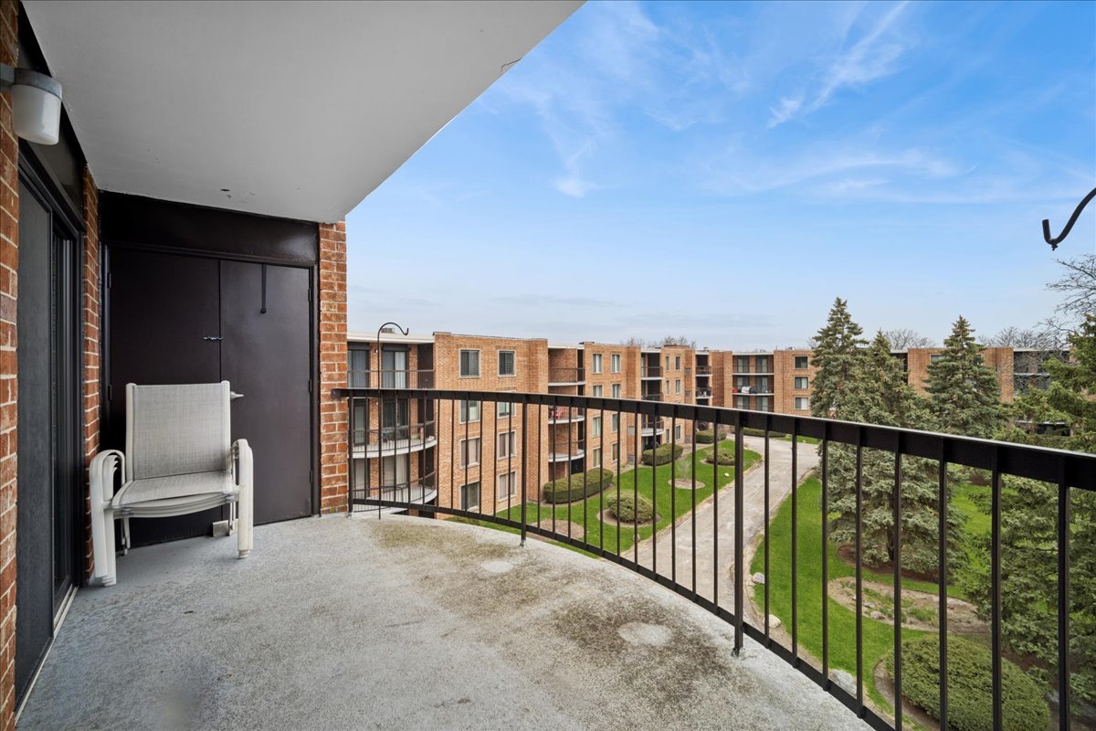 1515 E Central Road #462B, Arlington Heights, IL 60005