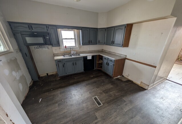 714 E County Line Road, Sparland, IL 61565