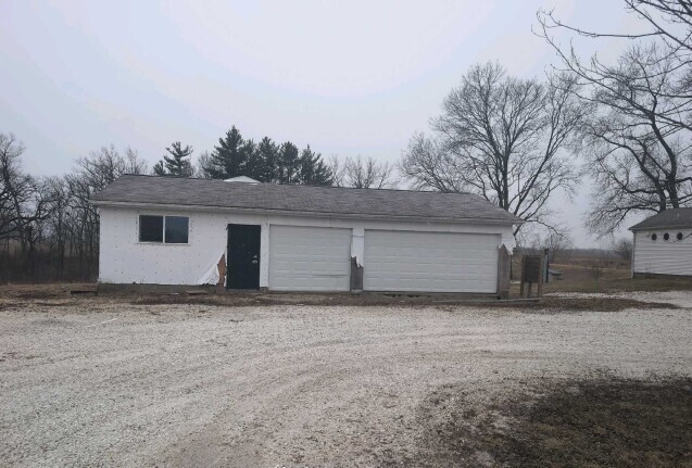 714 E County Line Road, Sparland, IL 61565