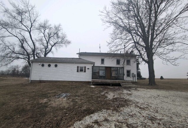 714 E County Line Road, Sparland, IL 61565