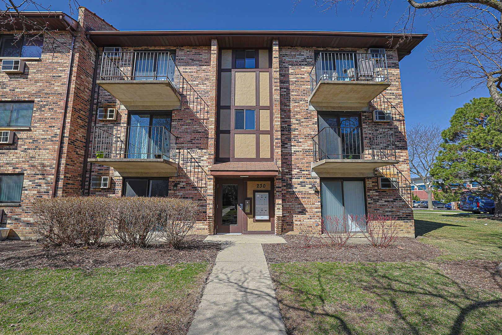 230 Klein Creek Court #F, Carol Stream, IL 60188