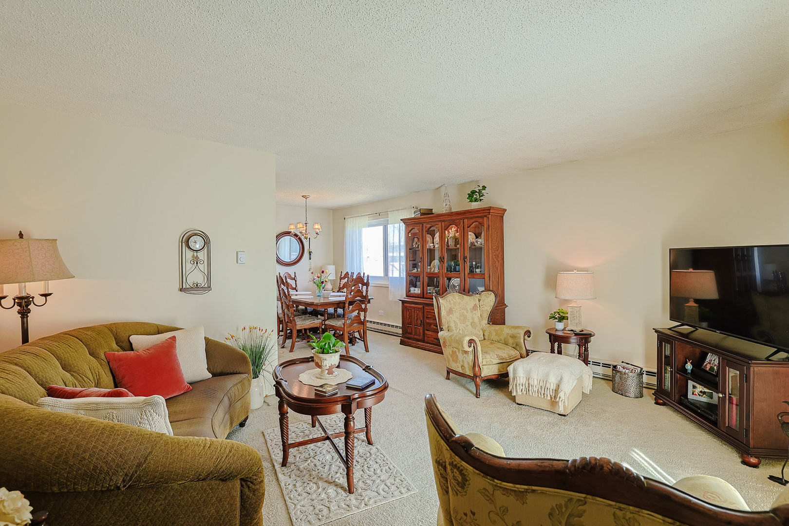 230 Klein Creek Court #F, Carol Stream, IL 60188