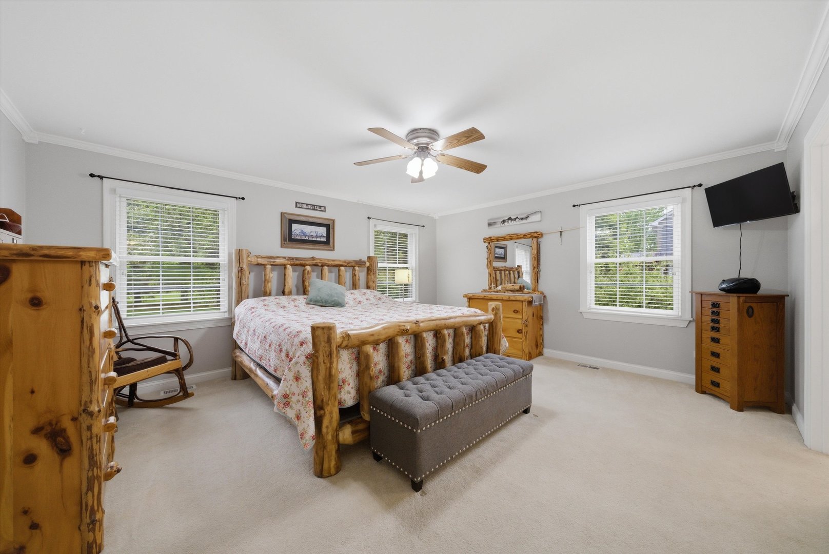 706 Silver Glen Road, McHenry, IL 60050