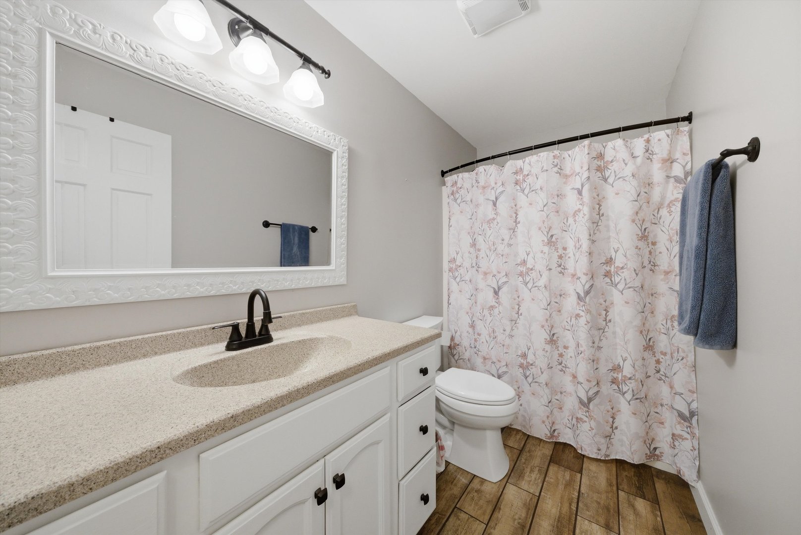 706 Silver Glen Road, McHenry, IL 60050