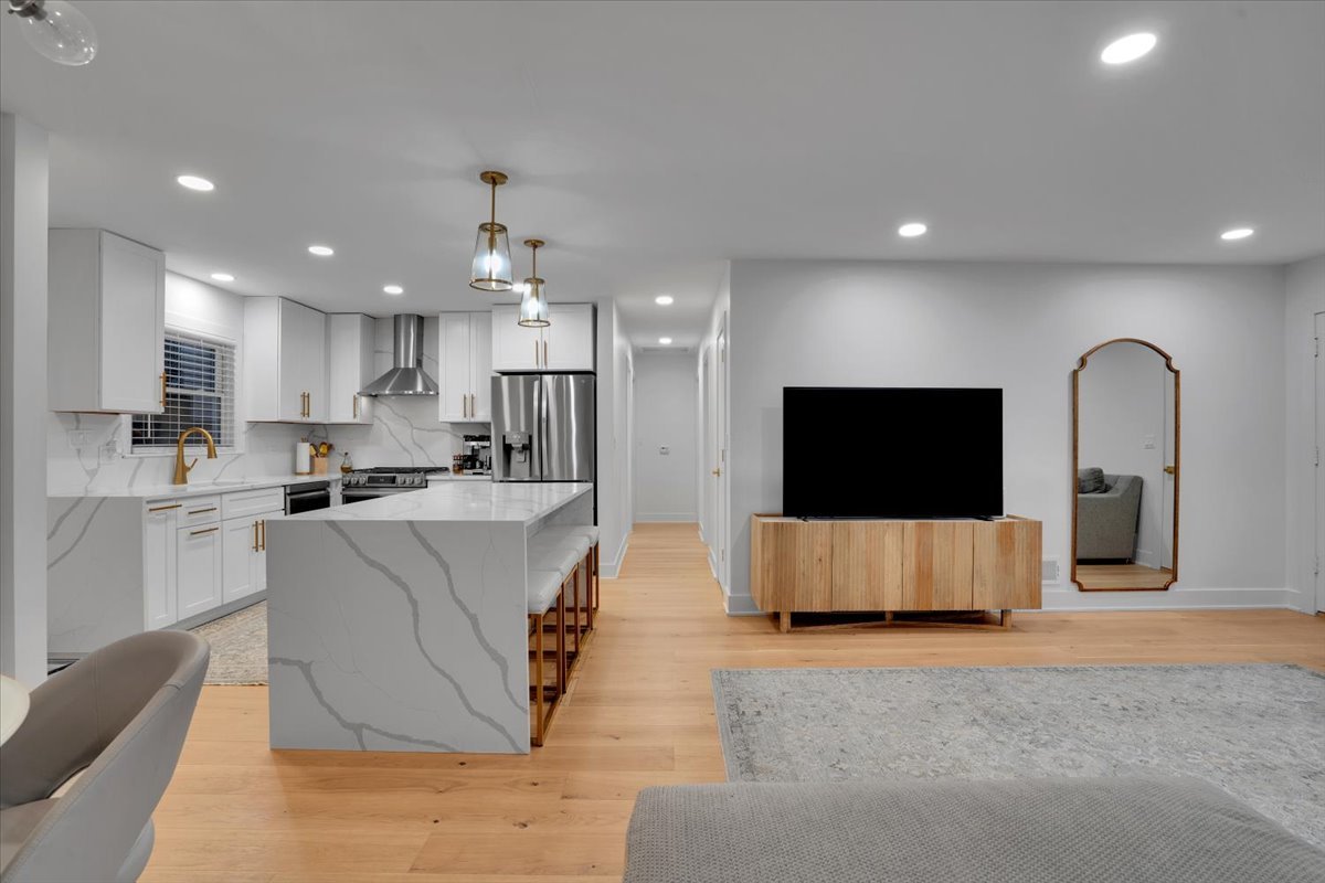 9317 Olcott Avenue, Morton Grove, IL 60053