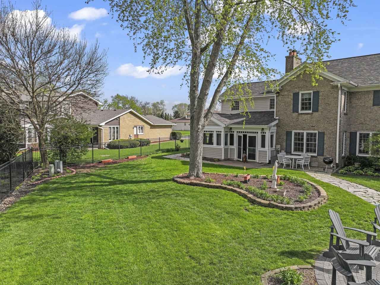 2245 Tanglewood Drive, Aurora, IL 60506