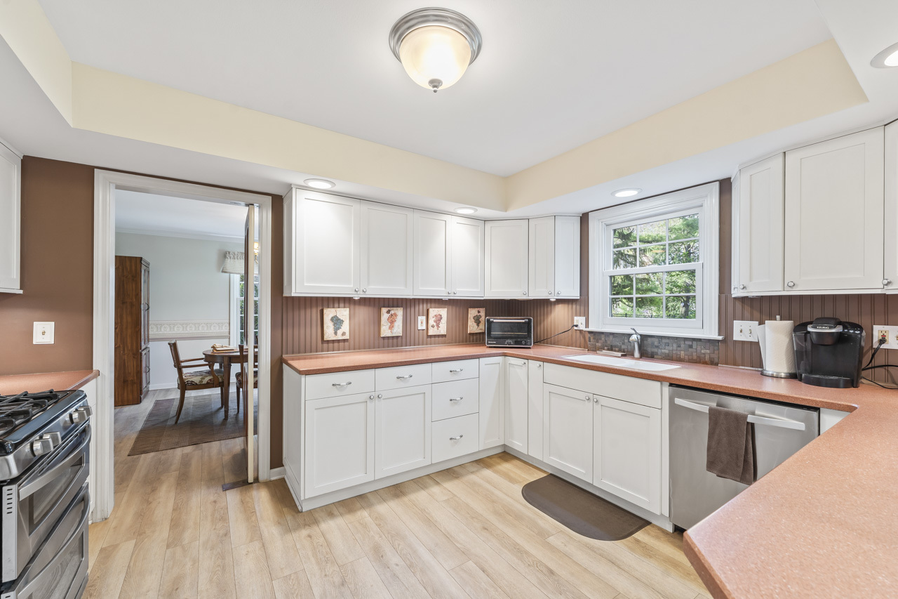 2245 Tanglewood Drive, Aurora, IL 60506