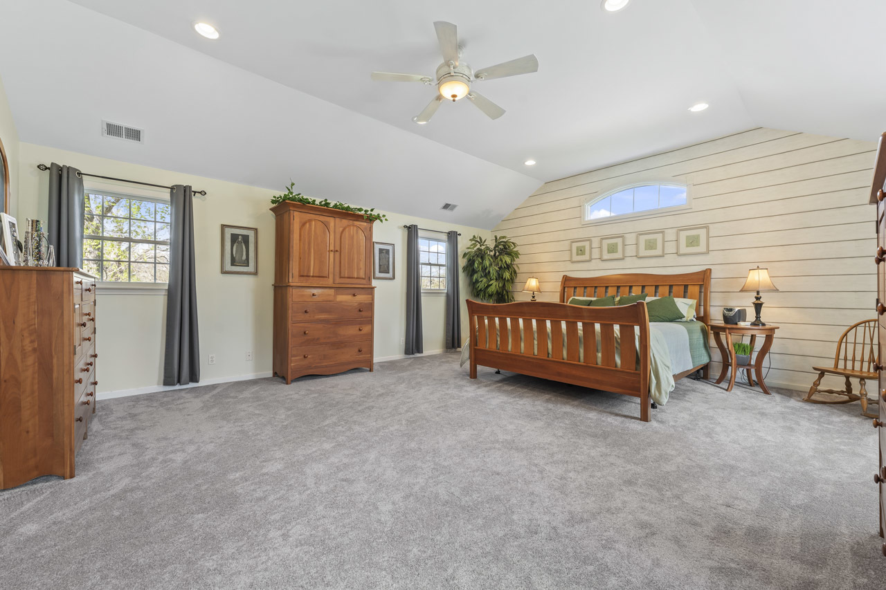 2245 Tanglewood Drive, Aurora, IL 60506