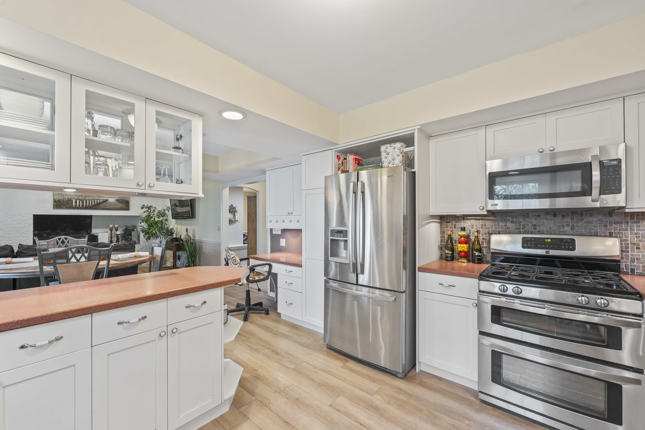 2245 Tanglewood Drive, Aurora, IL 60506